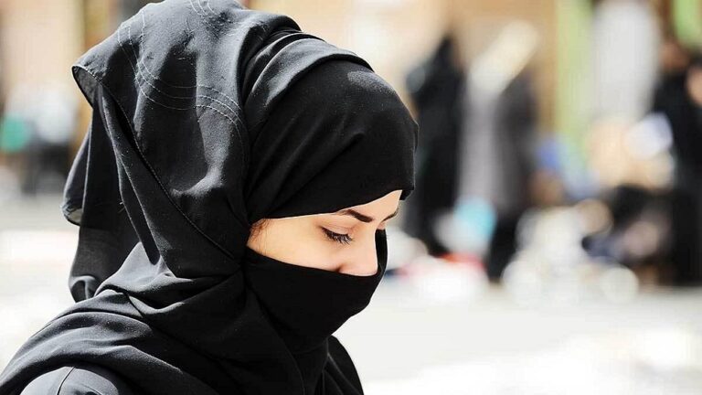 حسناء سعودية ذهبت للطبيب الشرعي لإجراء فحص بعد أشهر من زواجها.. وحينما شاهدت نتيجة الفحص كانت المفاجأة