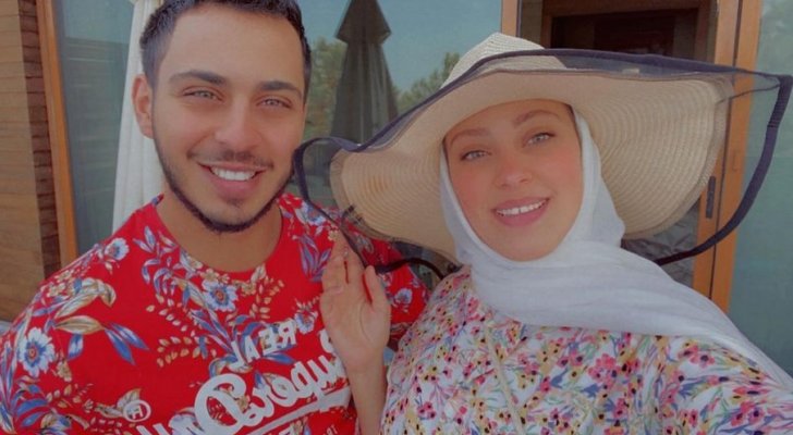نجم طيور الجنة الوليد مقداد يظهر في المستشفى إلى جانب مولوده الأول .. كيف حدث ذلك؟ ( شاهد الصورة)