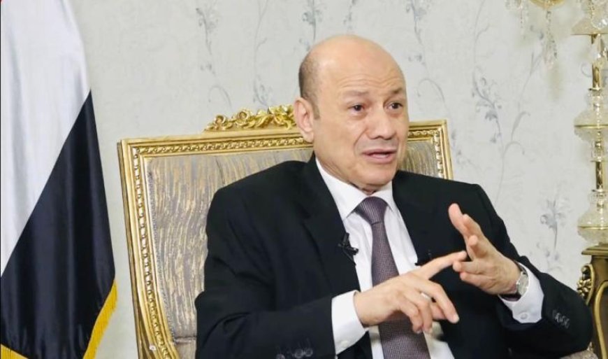 اليمن : الرئيس العليمي يكشف للجميع عن مفاجأة غير متوقعة بشان صرف مرتبات الموظفين !