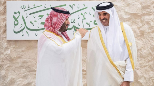  شاهد لماذا غادر أمير قطر القمة العربية في السعودية فجاة ؟