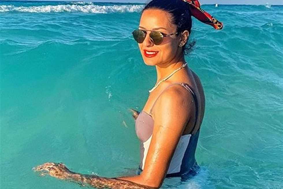  الفنانة ريهام ايمن