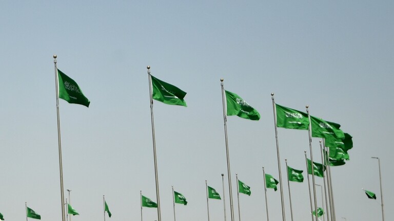 السعودية تتيح للمواطنين دعوة أصدقائهم للزيارة والعمرة عبر تأشيرة خاصة.. تعرف عليها