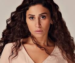 بعد أشهر من وفاة والدها .. دنيا الشربيني تفقد والدتها 