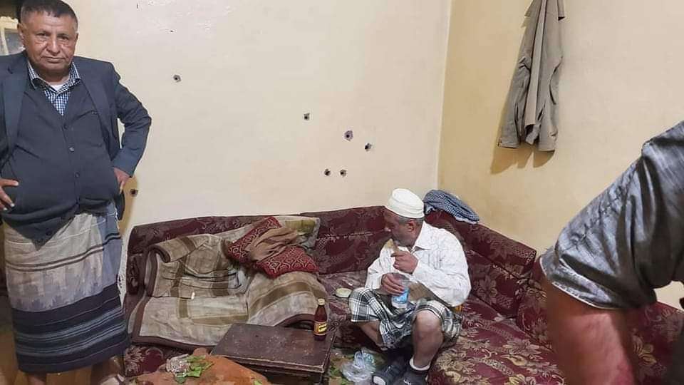 لن تصدق كيف نجا هذا القائد الكبير الذي كان جوار درهم نعمان لحظة اغتياله في منزله بصنعاء.. صورة