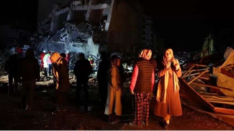زلزال تركيا الجديد يحذر السكان للابتعاد من السواحل ومركز ينبه 5 دول من خطر تسونامي