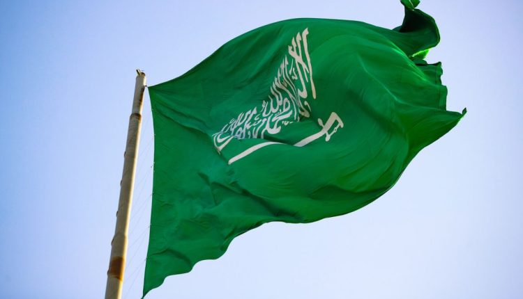 مفاجأة مدوية.. سيدة أعمال سعودية تطلب الزواج من مقيم وتفاجأ برد المحكمة القاتل!