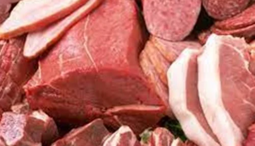 مع قرب عيد الأضحى المبارك .. طبيب قلب سعودي يحذر هذه الفئه من تناول اللحوم 