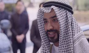 موجة غضب تعصف بالسعوديين بعد ظهور أمير ثامل من شرب الخمر وهو يقوم بهذا الأمر في ملهى ليلي!