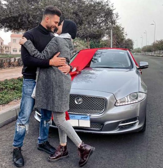 سيارة جاكوار لجهاد البنا