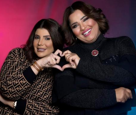 هيا الشعيبي وصديقتها