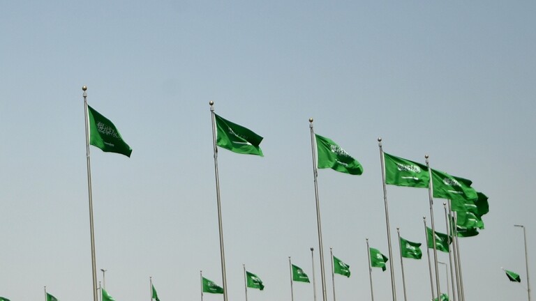 السعودية تعلن بدأ الاستغناء عن هذه الفئة العاملين في هذه المهن خلال اسابيع وهذا هو مصيرهم .. (تفاصيل)