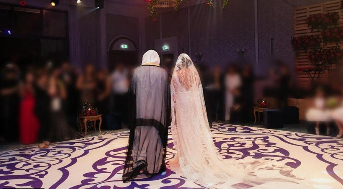 حسناء سعودية رفضت الزواج من شاب عشريني وتفاجىء الجميع بطلب الارتباط بوالده .. وتعترف بالسبب الذي اذهل الجميع !