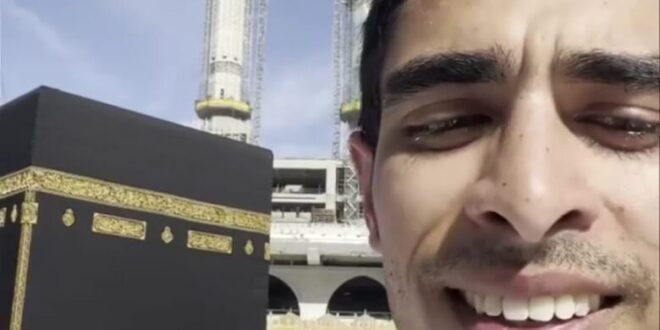 فيديو يشعل مواقع التواصل.. شاب يغني لـ«أم كلثوم» أمام الكعبة بالسعودية