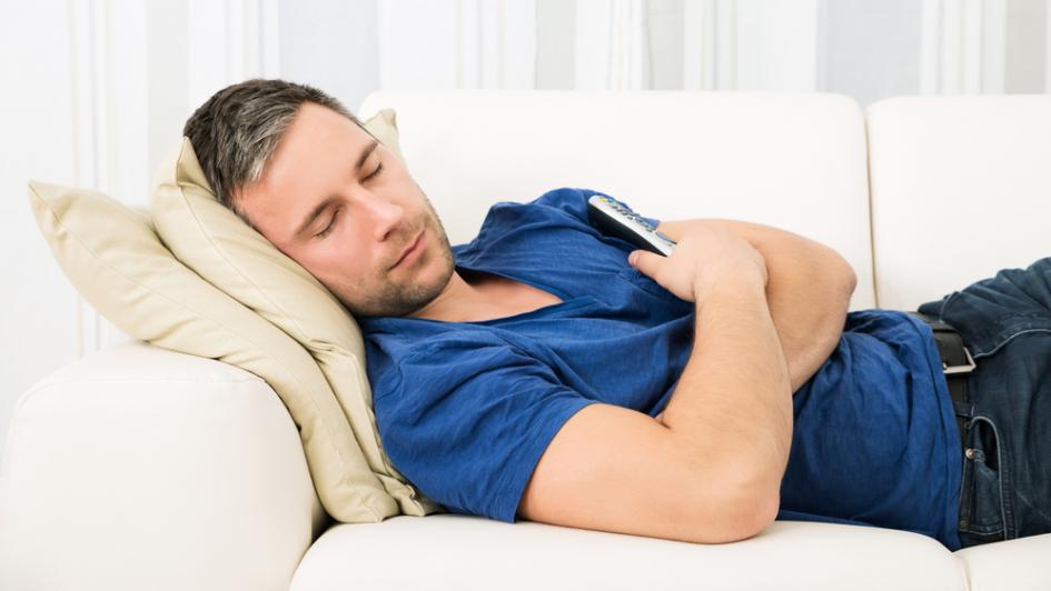 احذر ان تنام وحيدا .. لماذا حذرنا النبي عليه الصلاة والسلام عن نوم الرجل منفرداً ؟