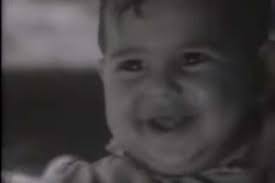 اتذكرون طفل أغنية ماما زمانها جاية .. شاهد أول ظهور له بعد 62 عاما ..والمفاجأة في سبب اعتزاله ومهنته الأن ( شاهد الصور )