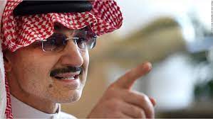 شاهد الأميرالسعودي الوليد بن طلال أهدى عمرو أديب حقيبة مغلقة..المفاجأة ما وجد بداخلها !!
