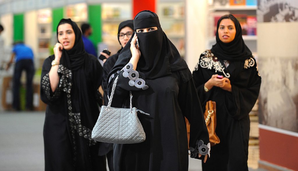 بدون مهر .. السعوديات ينجذبن لأبناء هذه الجنسية العربية ويتمنون الزواج منهم 