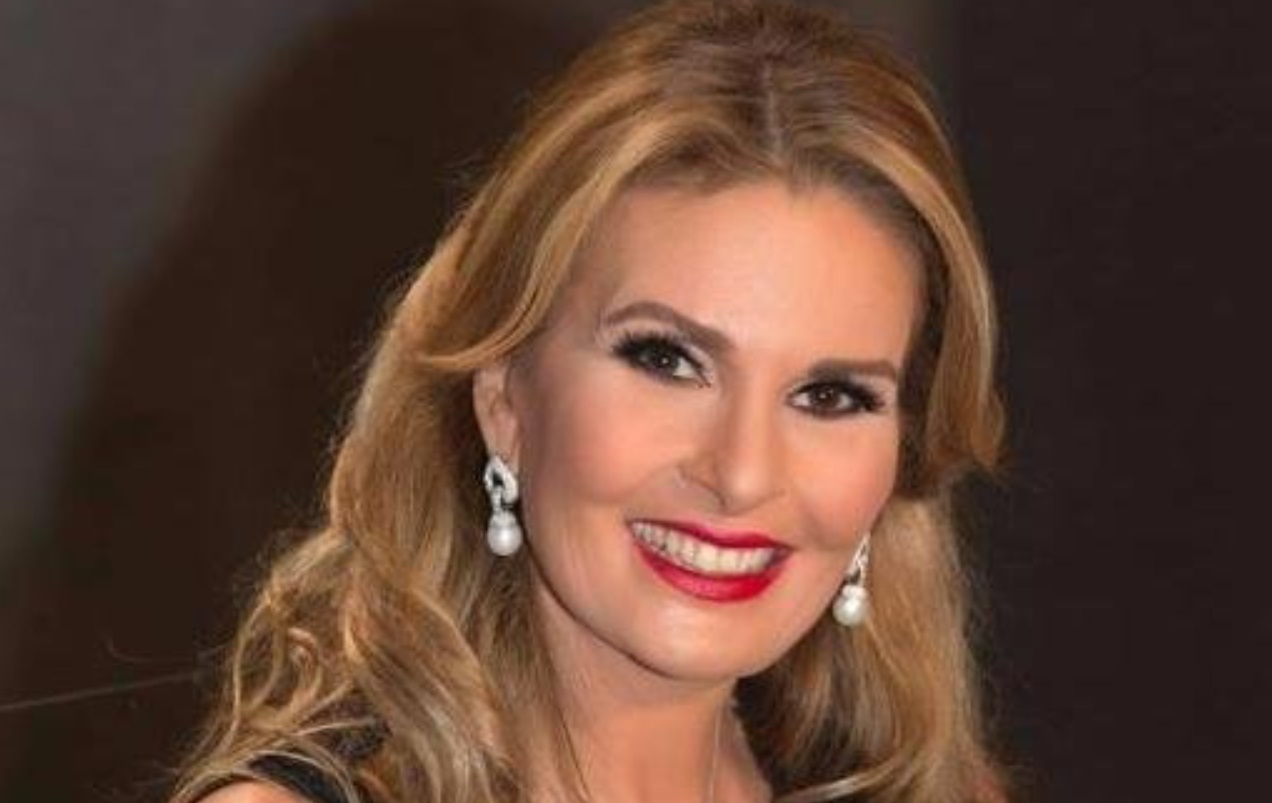 الفنانة يسرا