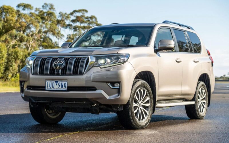 خبر سار للسعوديين .. عبد اللطيف جميل يعلن عن تخفيض كبير بسعر سيارة Toyota Prado 2023