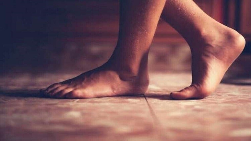 القدمين