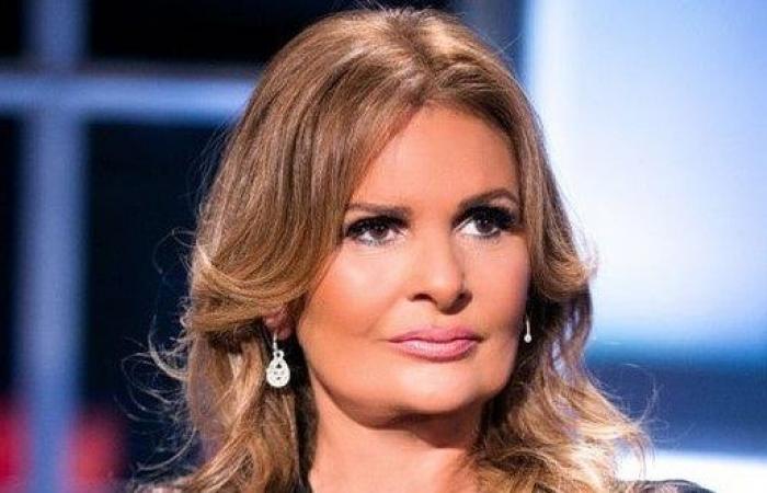 الفنانة يسرا