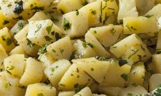 سلطة البطاطس بالبقدونس