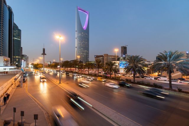 رسمياً : الرجل العبقري يصل مدينة الرياض .. يمتلك قدرات سحرية وسيحول السعودية إلى دولة أوروبية