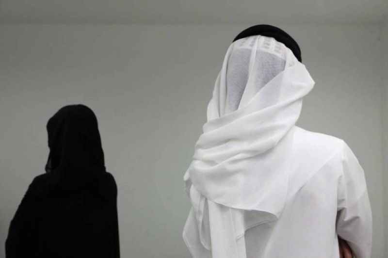 إنهيار مفاجئ ..رجل فزع لزوجته وخسر أمواله ليعالجها من السرطان.. وعندما شفيت اعترفت له بالأمر الصادم !