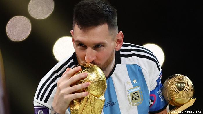 لهذا السبب الصادم..فيفا يسحب كأس العالم من ميسي وهذا هو السبب!