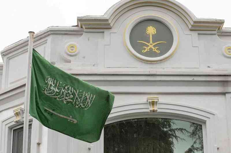 هل يحق للكفيل رفع دعوى على المكفول في حال الدين؟.. مستشار قانوني سعودي يجيب