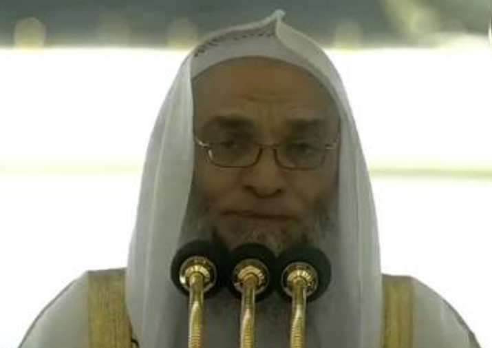 خطيب الحرم المكي يحذر من مشاهير التواصل الاجتماعي والتأثر بهم