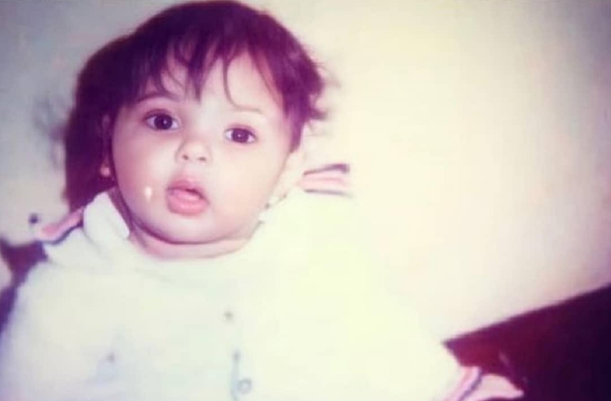 الفنانة مروة الأزلي في طفولتها
