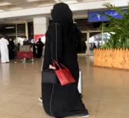 لم يراقبوا الله ..شاهد ضبط فتاة دخلت محل وتعمل هذا الأمر الصادم مع البائع في السعودية..لن تصدق كيف تم كشفهم؟!