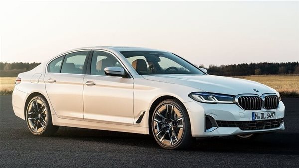 تعرف على مواصفات وسعر BMW 5 موديل 2023 في السعودية