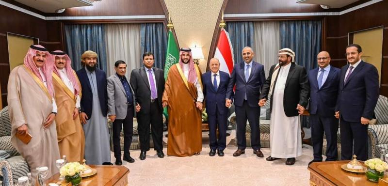 امير سعودي  يتمكن من لم  شتات مجلس القيادة الرئاسي اليمني بعد شهور من الخلافات الغير معلنة
