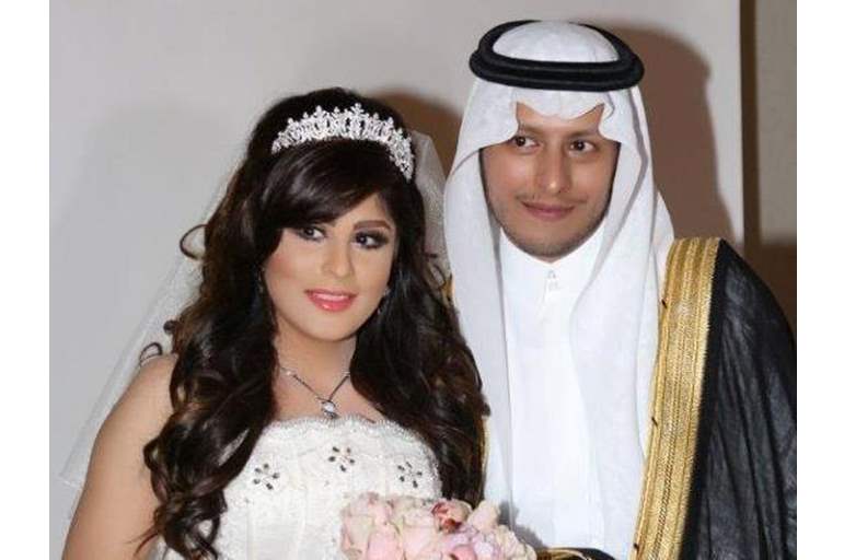 من هي الفنانة المشهورة التي رمت الجنسية السعودية واعلنت الانفصال عن زوجها ؟! 