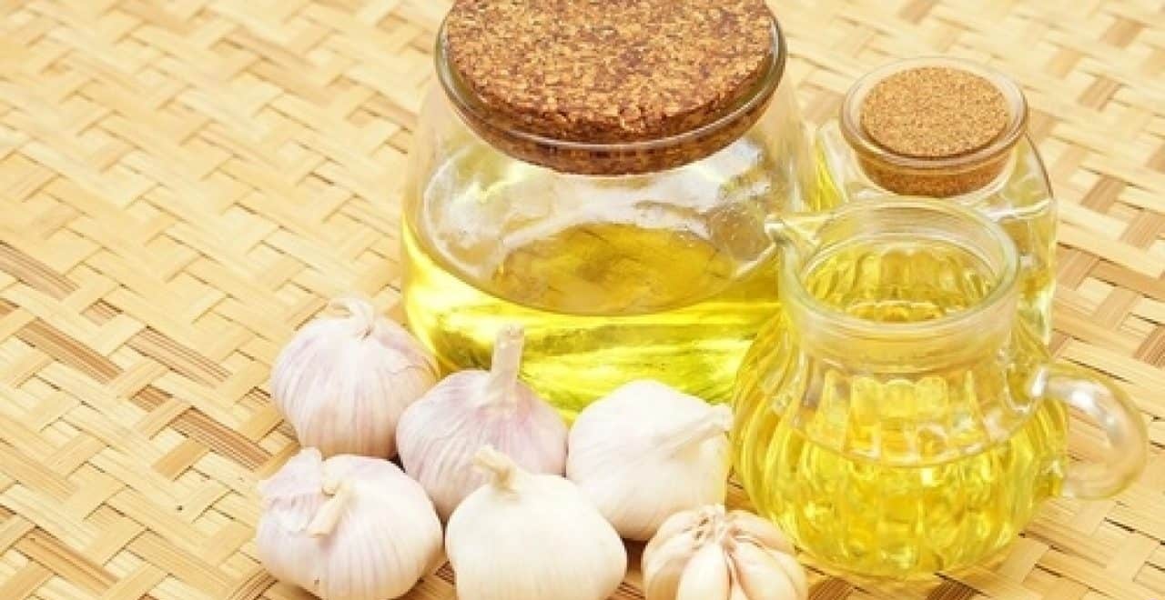 معجزة  الرجال في غرفة النوم .. السر يكمن في «زيت الزيتون والثوم والقرنفل» عند تناوله بهذه الطريقة ؟