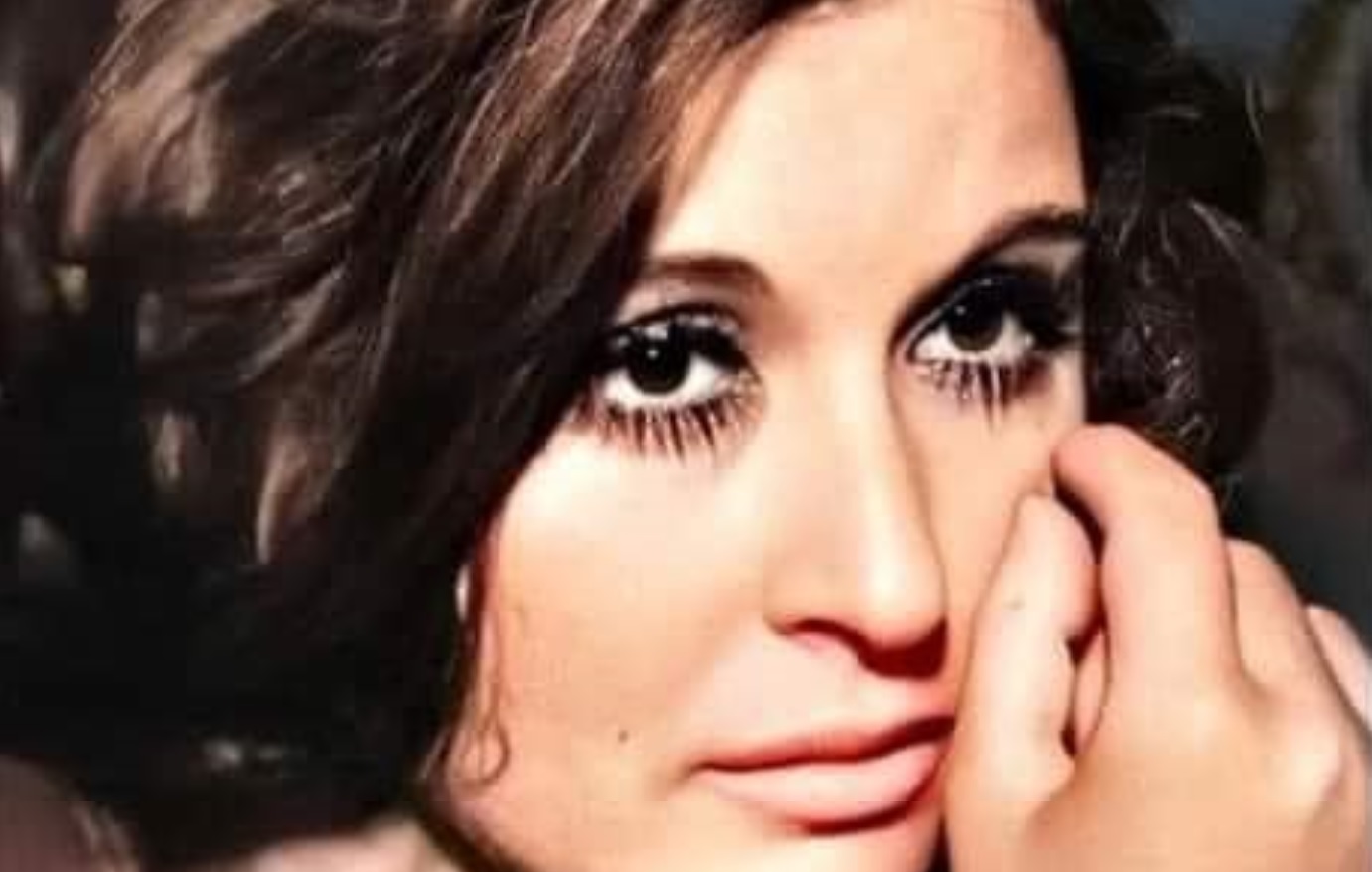 سبب غريب جدً دفع الرئيس القذافي لشراء أفلام سعاد حسني الاباحية بـ 20 مليون دولار!!..  لن تتوقعه؟ 