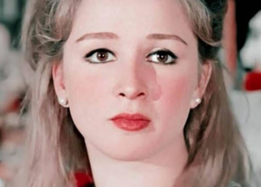 مفاجأة فنية..  لن تصدق ماهو  الاسم الحقيقي للفنانة المصرية الجميلة نجلاء فتحي .. ولماذا حاولت الانتحار ؟
