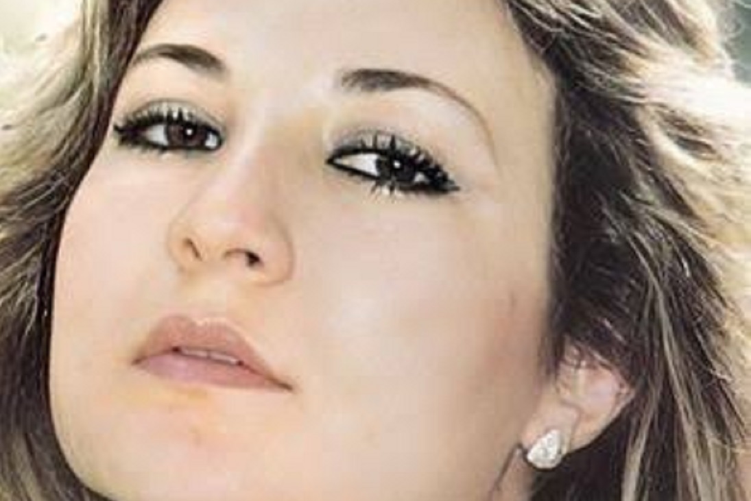  الفنانة جالا فهمى