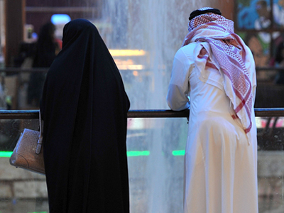 في السعودية : شاب دفع مبلغاً كبيراً من المال مهراً لابنه عمه.. وبعد يومين من الزواج كانت المفاجأة!