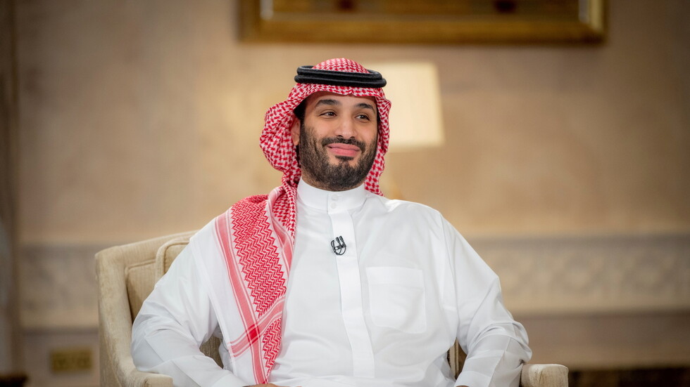 لأول مرة..شاهد نجل الأمير محمد بن سلمان يخطف الأنظار في أول إطلالة برفقة والده..( صورة ) 