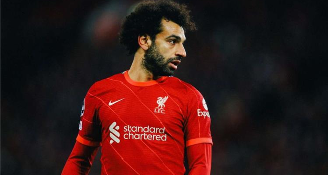 محمد صلاح يتسلم جائزة أفضل لاعب في الموسم الماضي من الدوري الإنجليزي